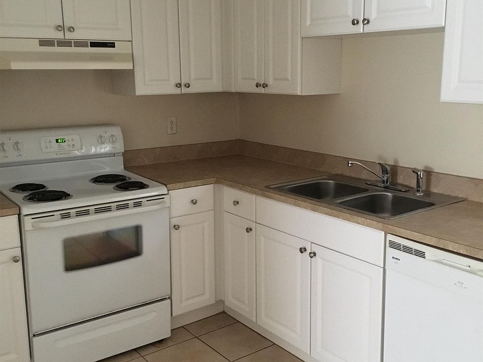 1st image of 613 SE 8th St