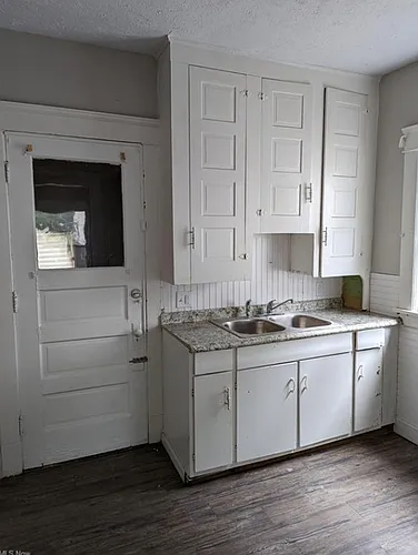 10401 Bernard Ave Photo 1