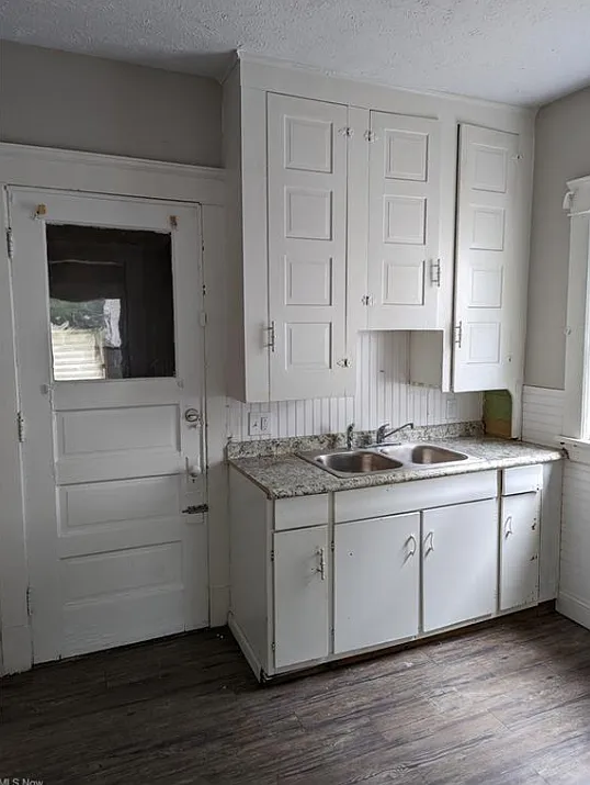 10401 Bernard Ave photo 1