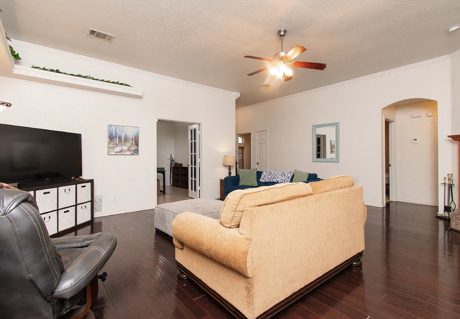 4 bed, 2.0 bath, 1890 sqft, $1,800 — Photo 4