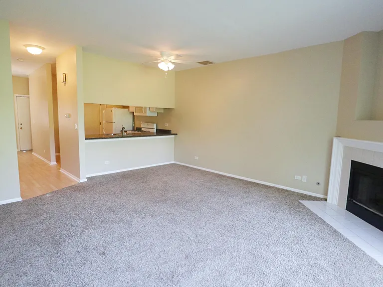 574 Woodcrest Dr — Photo 4