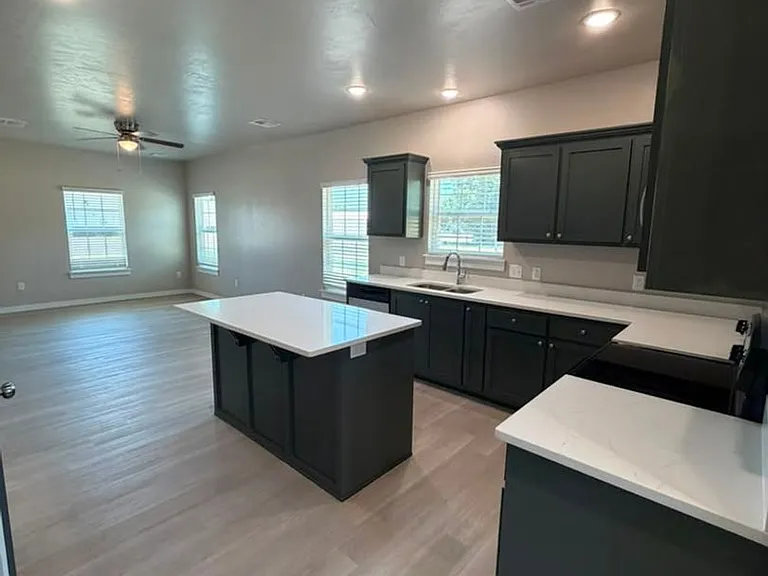 2415 SW J Ave — Photo 14