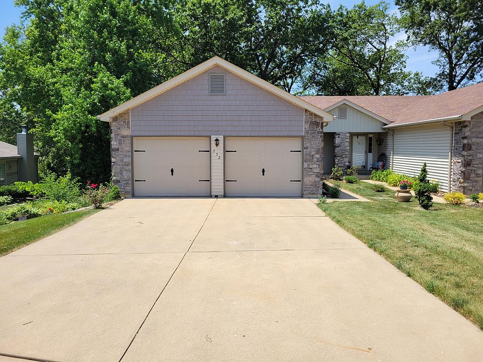 1st image of 332 Villa Dr