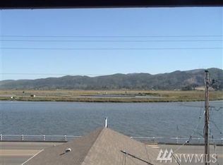 106 Ferry St, Raymond, WA 98577