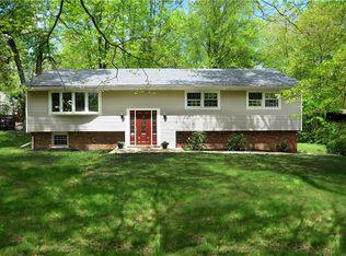1 Beverly Pl, New City, NY 10956
