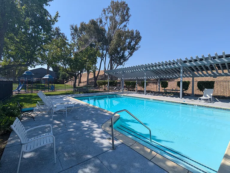 1297 Spring Valley Cmn — Photo 3