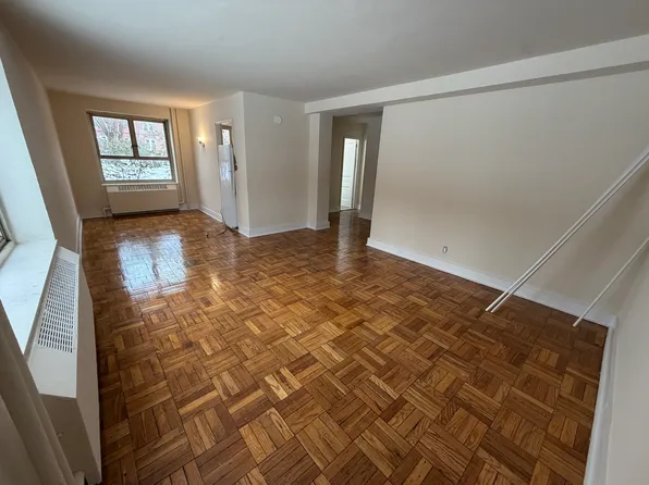 (undisclosed Address), Fresh Meadows, NY 11365