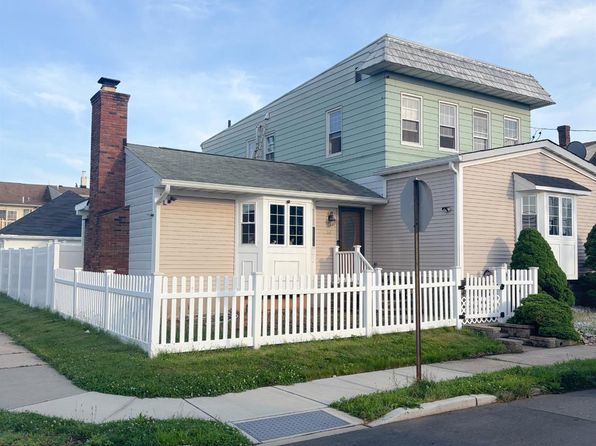 142 Longfellow St
