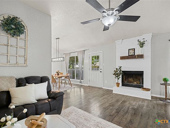5th image of 913 Silver Stone Dr