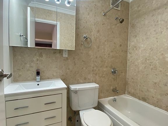 4th image of 304 W 92nd St APT 6K