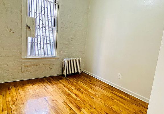 4th image of 425 W 46th St APT 3e