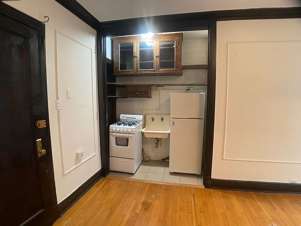 1st image of 4554 N Malden St #1