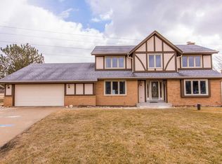 S48W23333 Merlin Ln, Waukesha, WI 53189