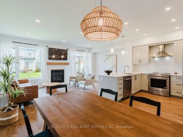 674 Capricorn Cir, Ottawa, ON K4M 0J5