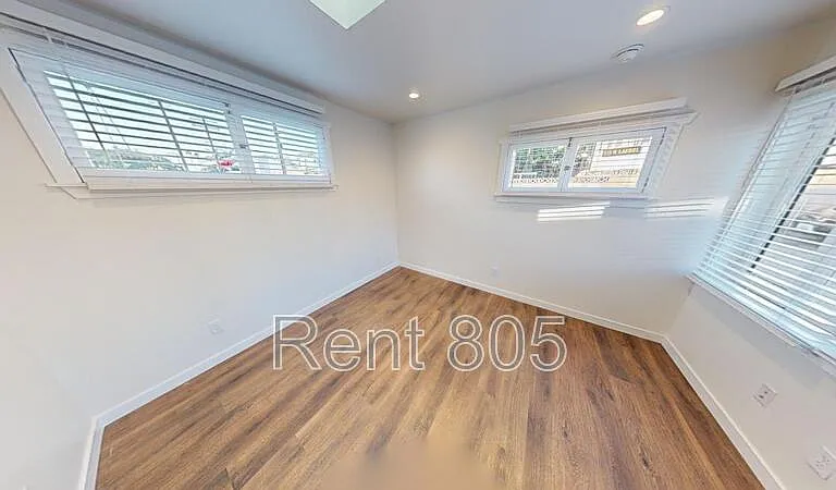 45 N Laurel St — Photo 2