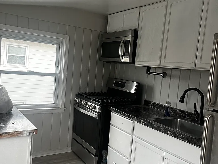 1729 Madison Ave — Photo 8