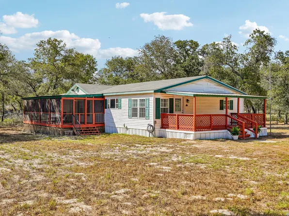 177 Longhorn Rd, Stockdale, TX 78160