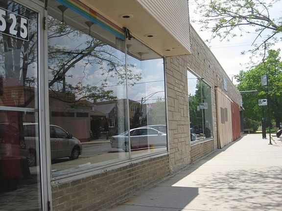 3rd image of 5525 W Belmont Ave