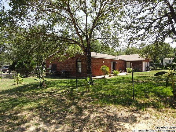 2nd image of 980 Sherwood Forest Dr