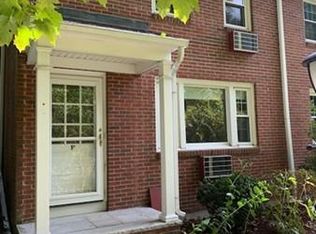 60 Lake St APT F, Winchester, MA 01890