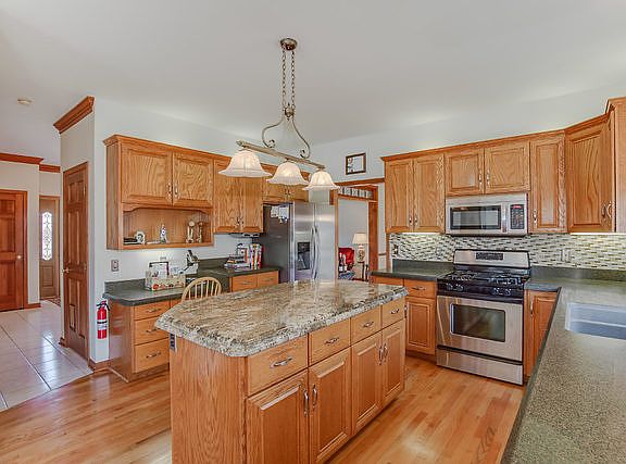 5th image of 159 N Buckingham Dr