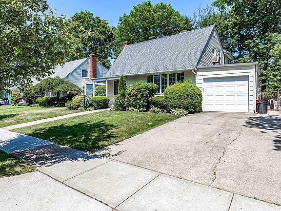 2nd image of 22 Lindbergh St