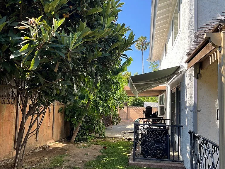 6251 Chimineas Ave — Photo 35