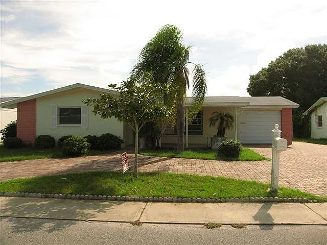2 bed, 1250 sqft, $1,625 — Photo 2