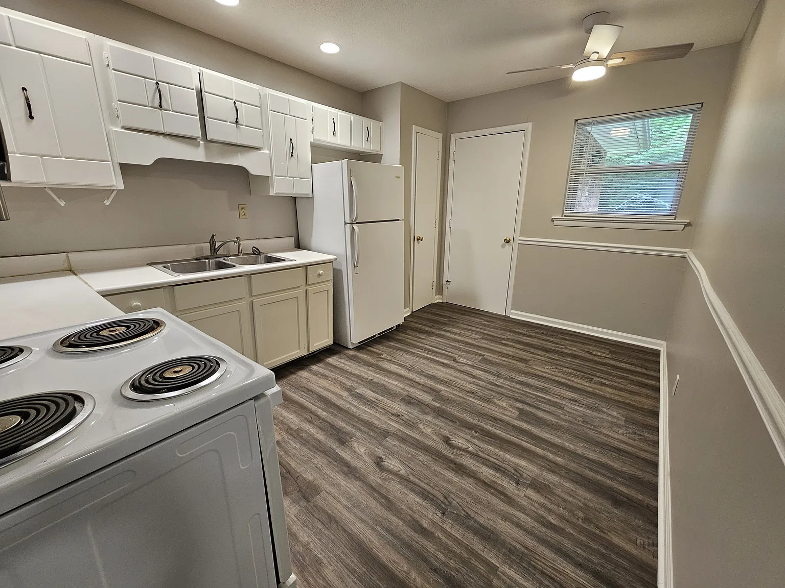 813 Gadd Road - B — Photo 3
