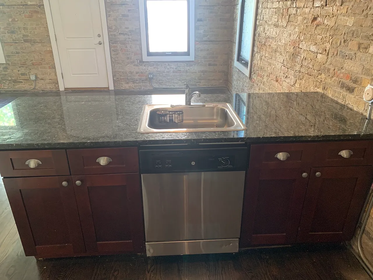 2 bed, 1018 sqft, $3,300 — Photo 3