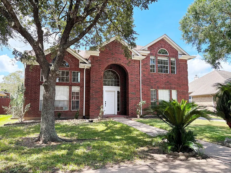 105 Crimson Bay Dr