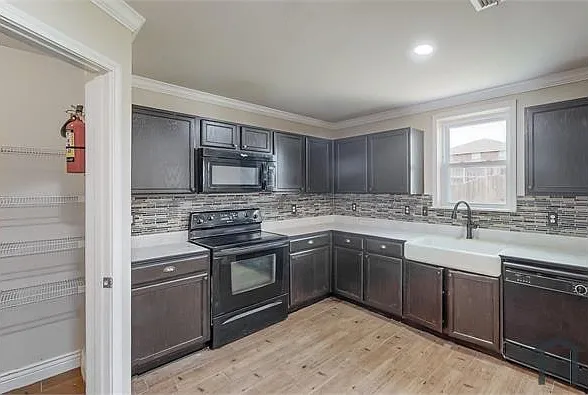 1100 Doc Holliday Dr — Photo 17