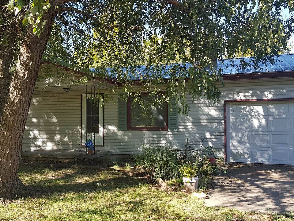 1st image of 310 Oak St