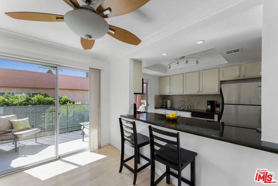 2 bed, 1150 sqft, $2,195 — Photo 4