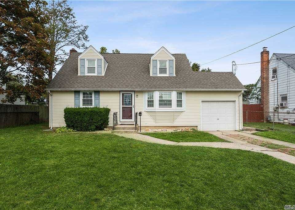 1st image of 2395 Lancaster St