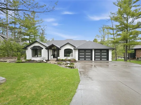 10118 John St, Lambton Shores, ON N0M 1T0