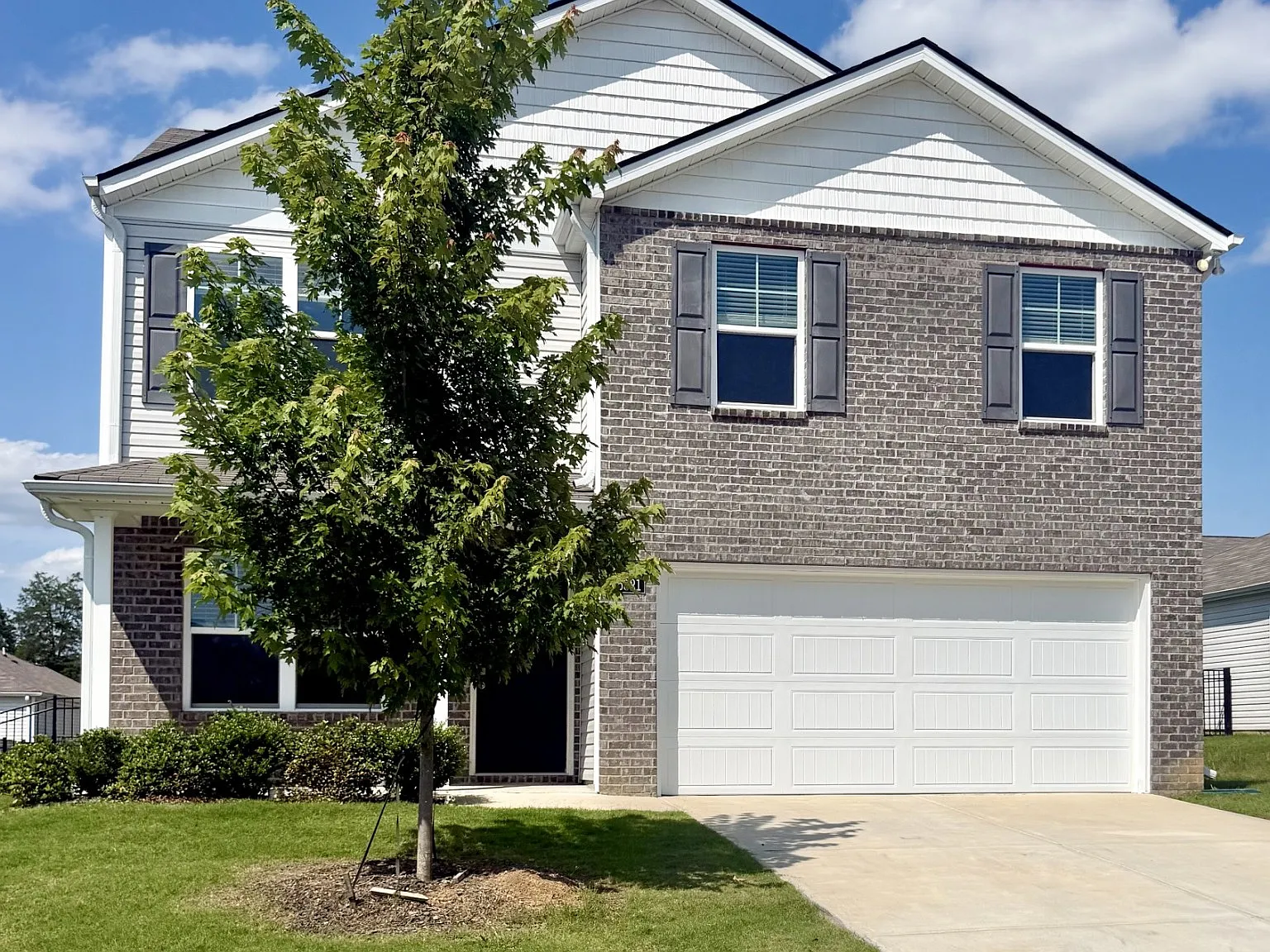 4 bed, 2.5 bath, 1900 sqft, $2,150 — Photo 1