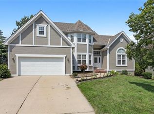 7810 NW Sunset Dr, Parkville, MO 64152