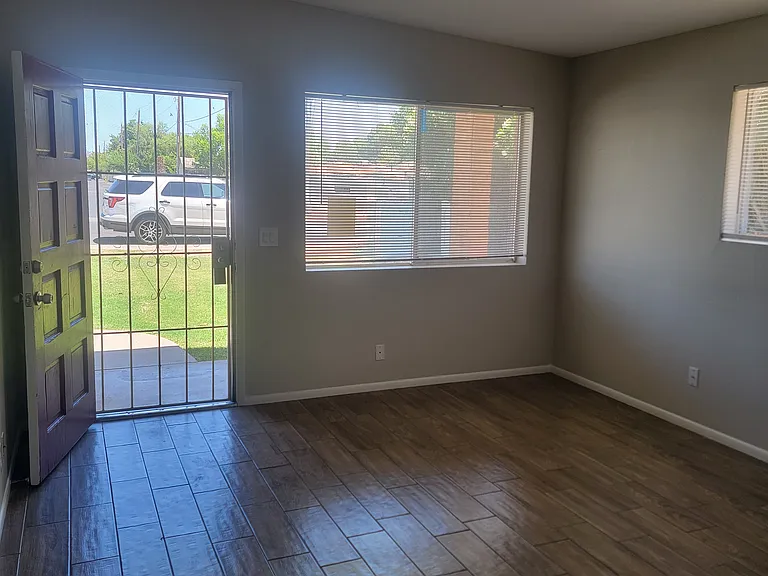 204 N Standage — Photo 8