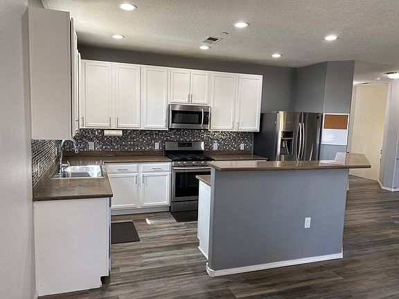 4th image of 601 Menaul Blvd NW Unit 1303