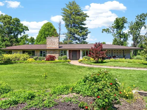 15 Terrace Gdns, Saint Louis, MO 63131