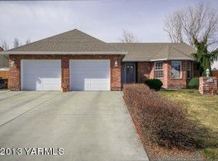 910 S 79th Ave, Yakima, WA