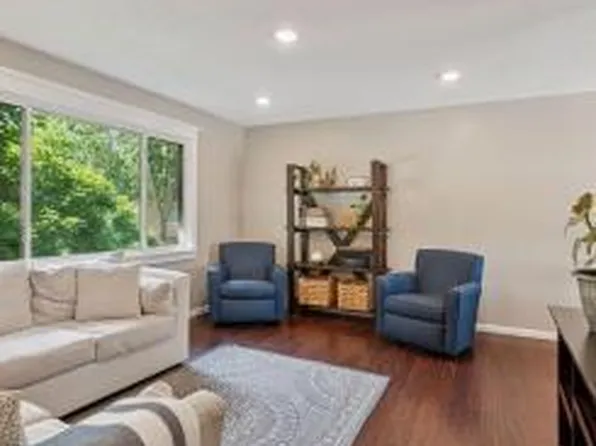 1025 105th Ave NW, Coon Rapids, MN 55433