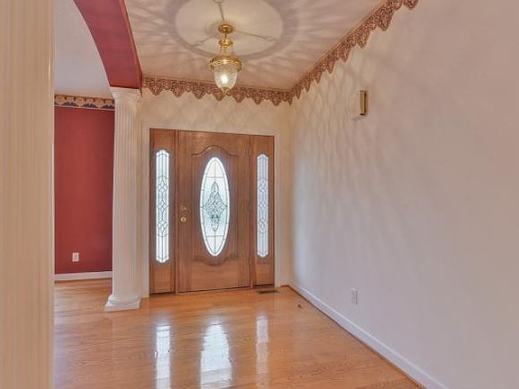 3rd image of 204 Cheshire Ln