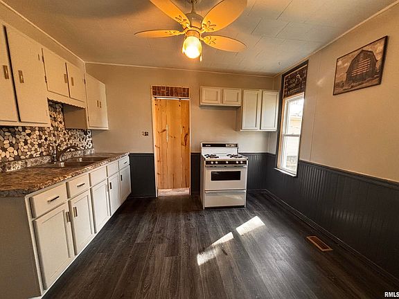 4th image of 502 E 1st St