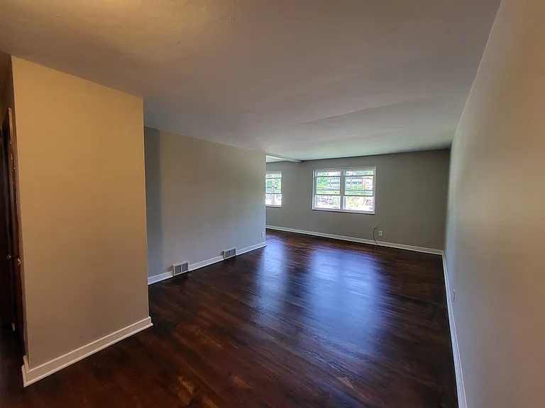 201 E Swissvale Ave #5 — Photo 5