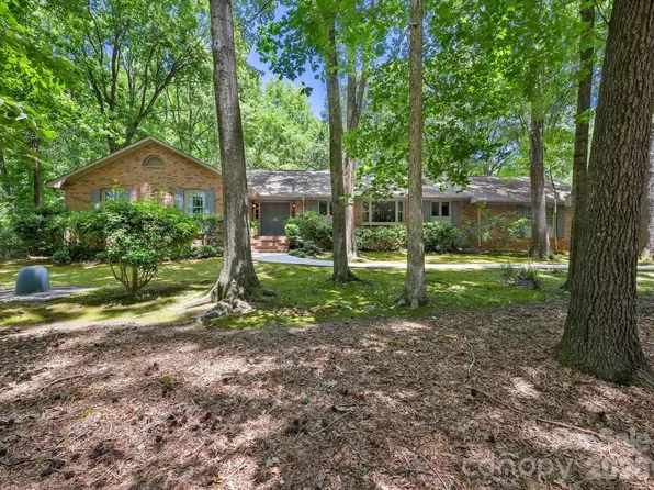 2542 Little Cove Rd, Charlotte, NC 28270