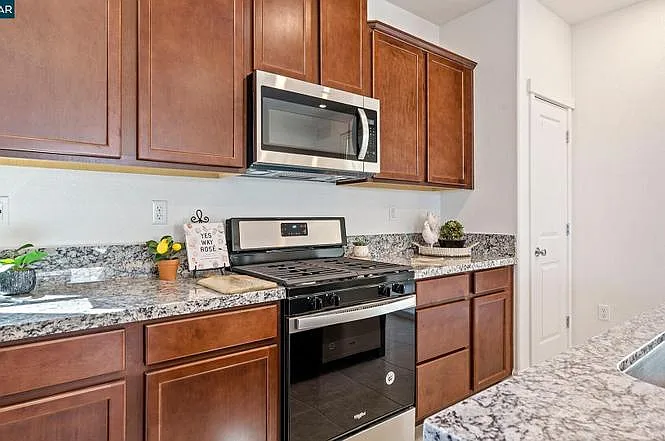 267 E Central Pkwy — Photo 12