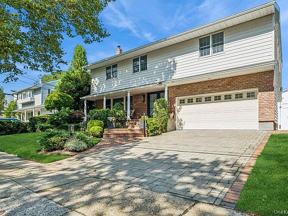 2nd image of 992 Dartmouth Ln