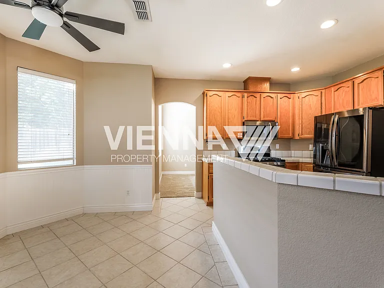 5308 Heritage Ct — Photo 6